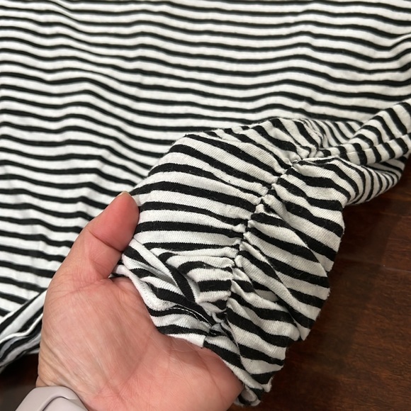 Frame rolled knot tee - Picture 9 of 11